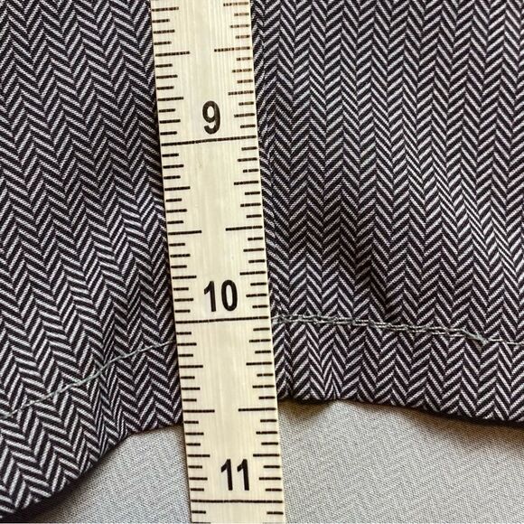 Travis Mathew Black Gray Design Shorts Size 36 - Picture 9 of 11